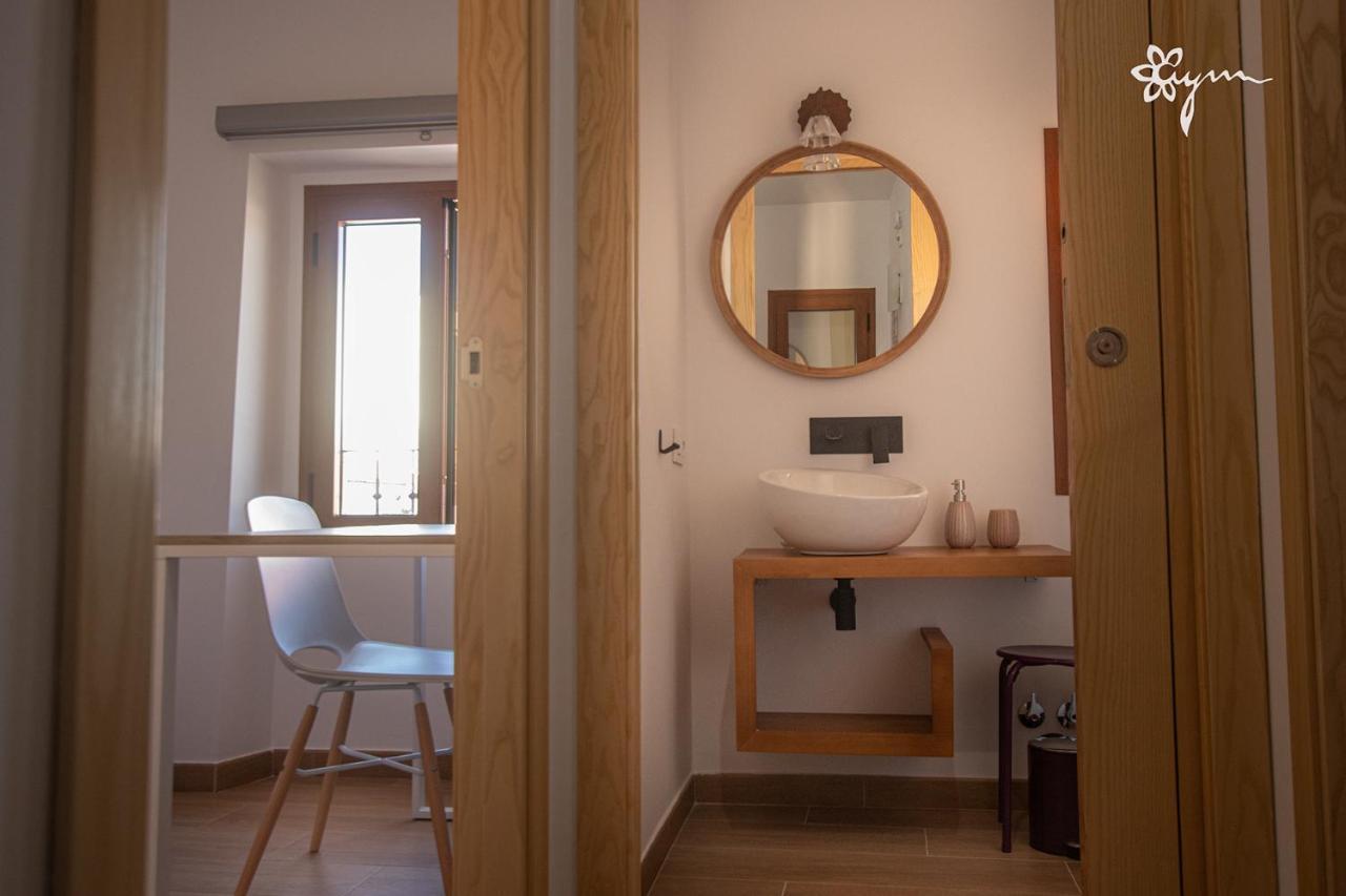 Apartamentos Turisticos Abrilymarzo Касерес Екстер'єр фото