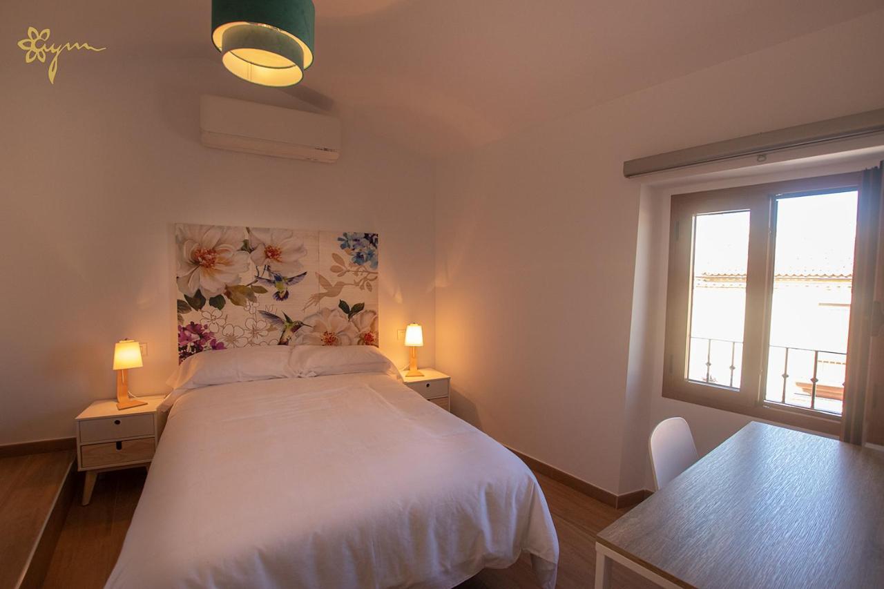 Apartamentos Turisticos Abrilymarzo Касерес Екстер'єр фото
