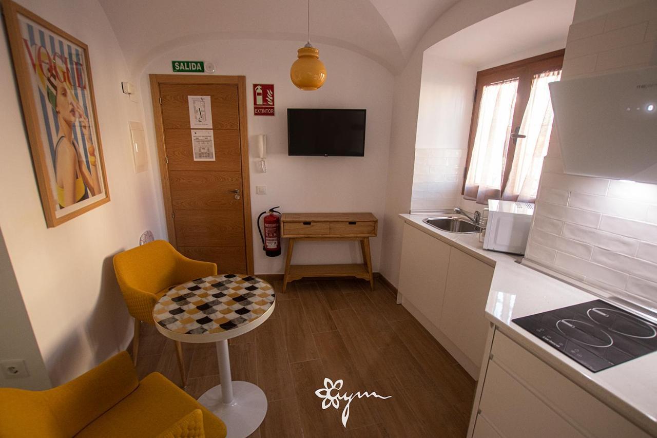Apartamentos Turisticos Abrilymarzo Касерес Екстер'єр фото