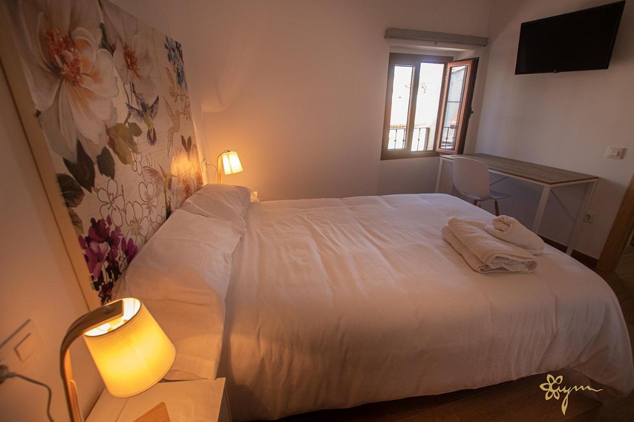 Apartamentos Turisticos Abrilymarzo Касерес Екстер'єр фото