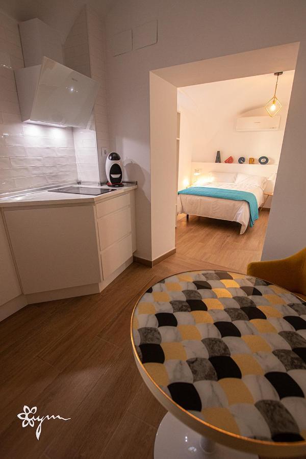 Apartamentos Turisticos Abrilymarzo Касерес Екстер'єр фото