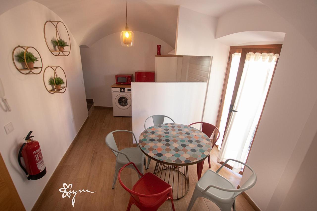 Apartamentos Turisticos Abrilymarzo Касерес Екстер'єр фото