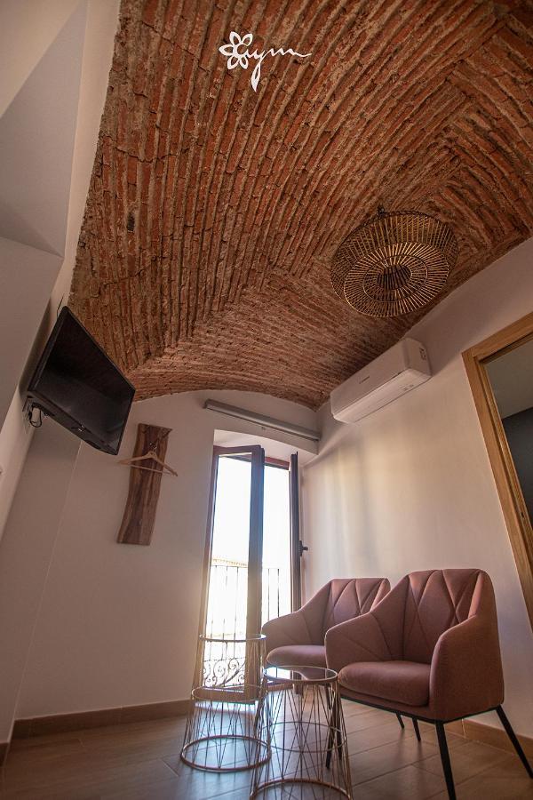 Apartamentos Turisticos Abrilymarzo Касерес Екстер'єр фото